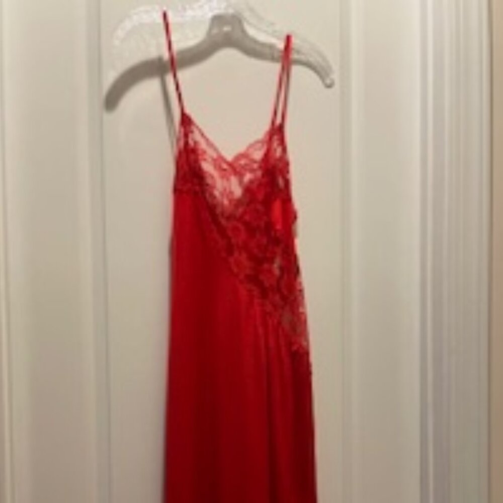 Red Nightgown Set - Picture 3 of 5